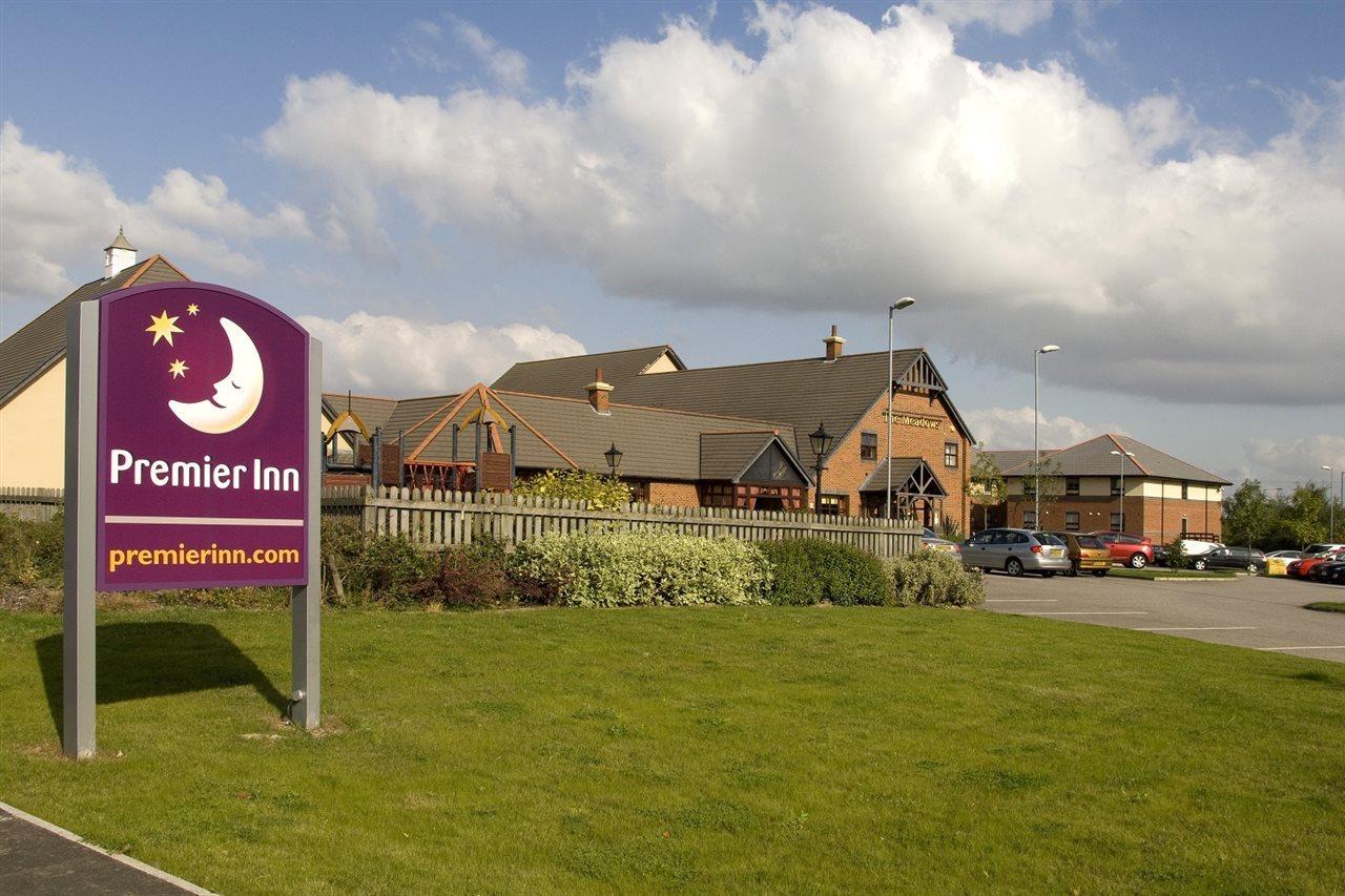 Premier Inn Barnsley Wombwell Экстерьер фото