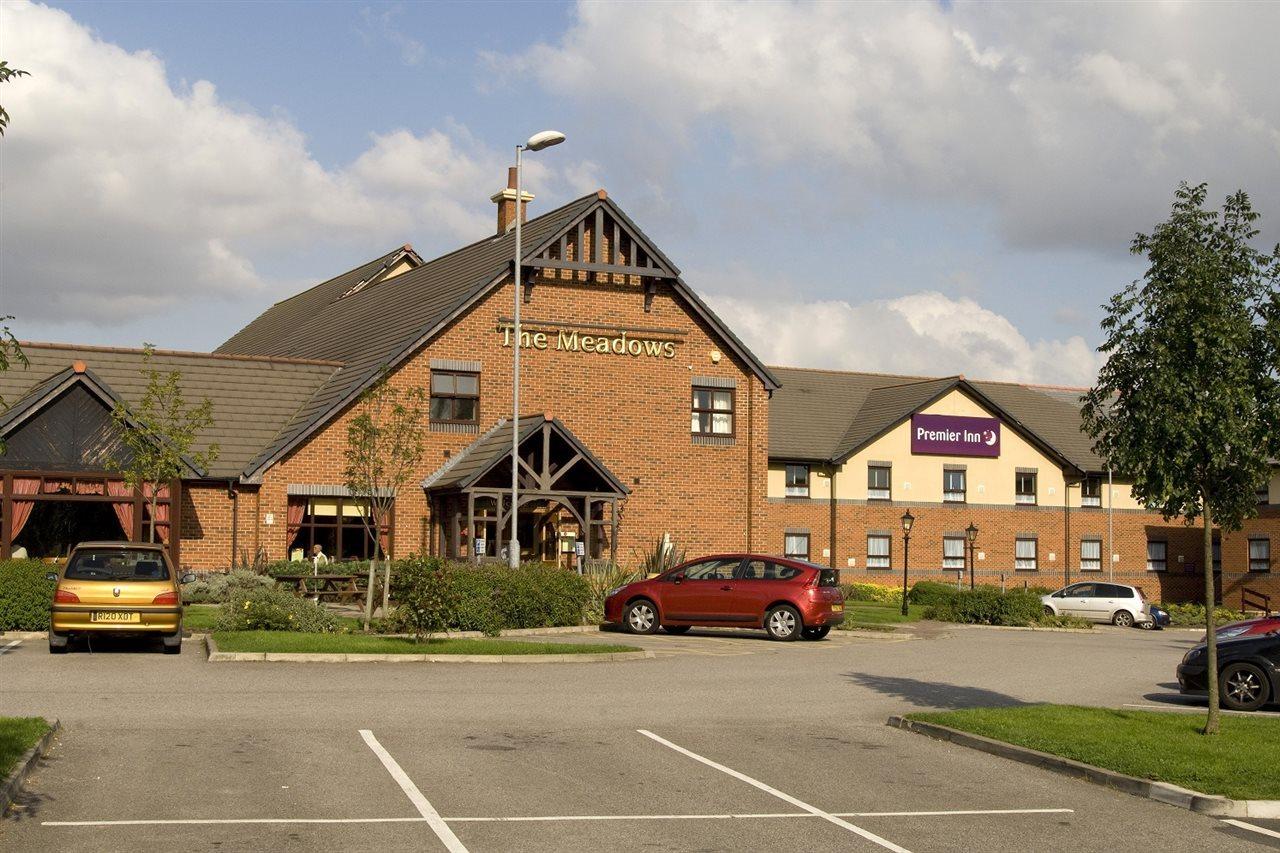 Premier Inn Barnsley Wombwell Экстерьер фото
