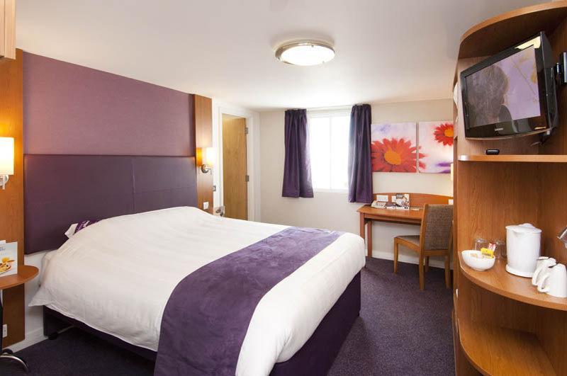 Premier Inn Barnsley Wombwell Экстерьер фото