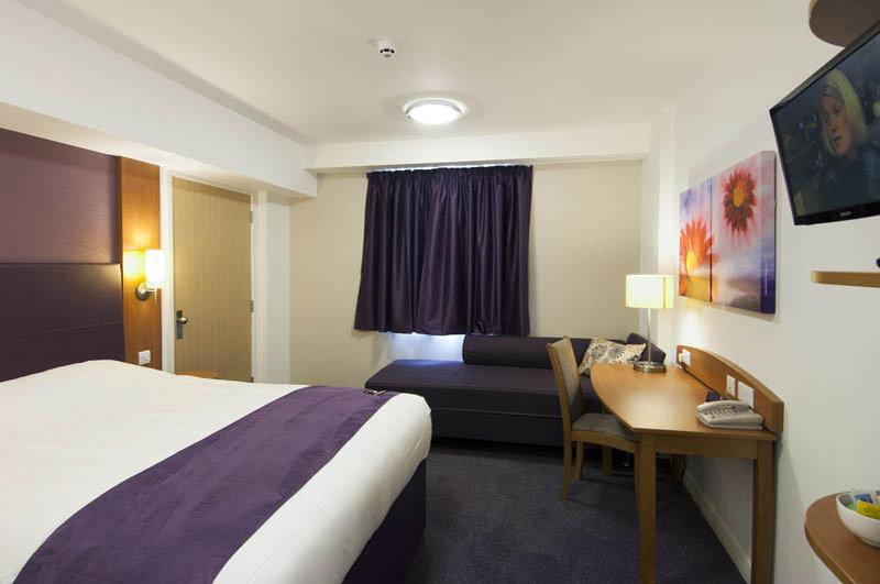 Premier Inn Barnsley Wombwell Экстерьер фото
